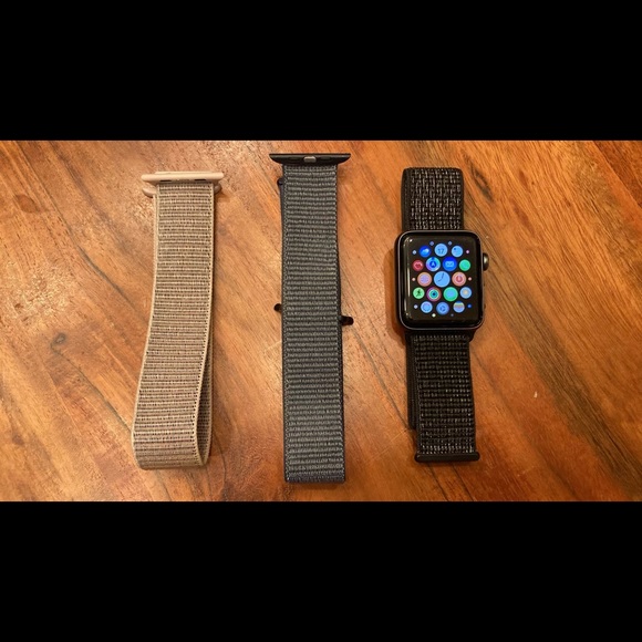 Apple Watch series 3 Nike 42mm with 3 straps - Picture 1 of 2
